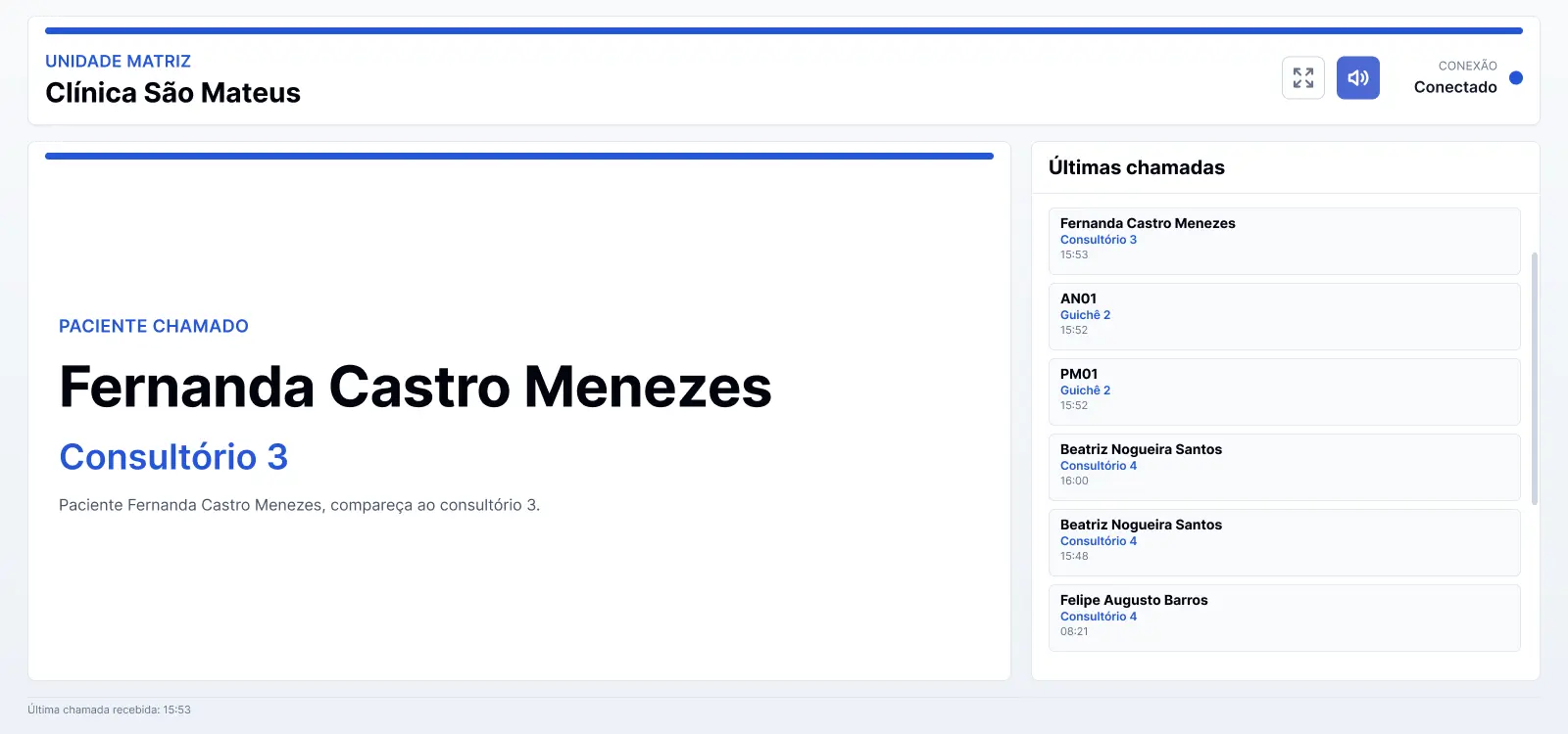 Painel web de chamadas da clínica com paciente chamado, consultório e últimas chamadas